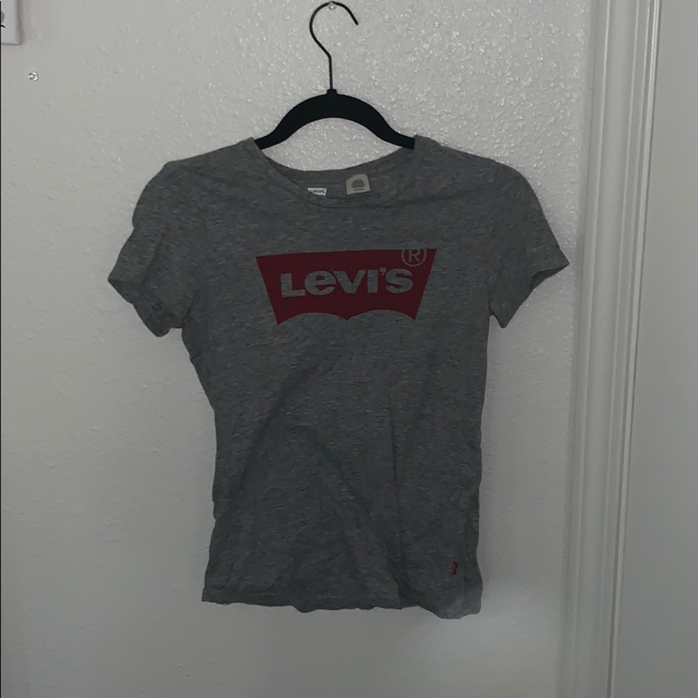 grey top
